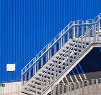 réussir la pose d’un escalier métallique