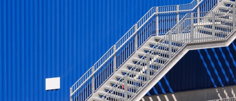 réussir la pose d’un escalier métallique